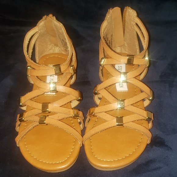 Steve Madden Other - New Steve Madden Cognac sandals